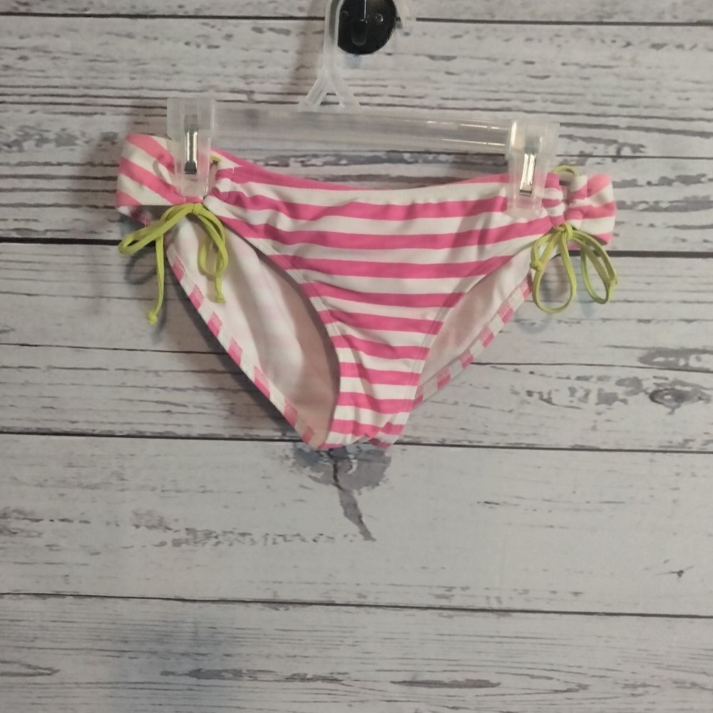 New Without tags. "Body Glove" woman's bikini bottoms